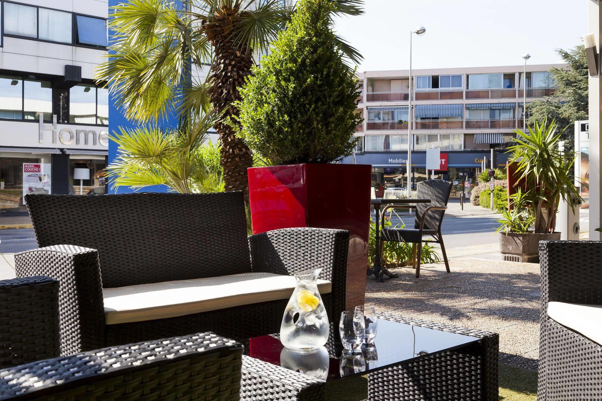 The Originals City, Hôtel Galaxie, Nice Aéroport Saint-Laurent-du-Var Exterior foto