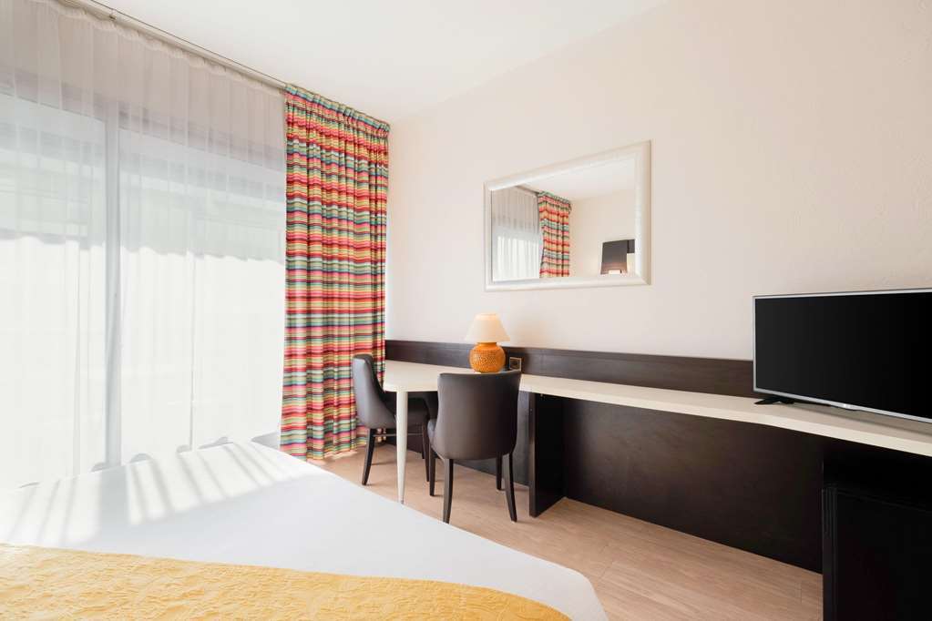 The Originals City, Hôtel Galaxie, Nice Aéroport Saint-Laurent-du-Var Habitación foto